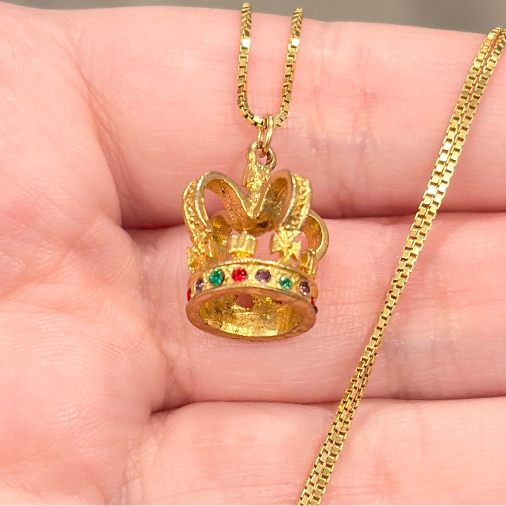 Vintage 9K Crown Pendant, 3D Monarch Regal, Colorful Charm, British - Picture 4 of 14